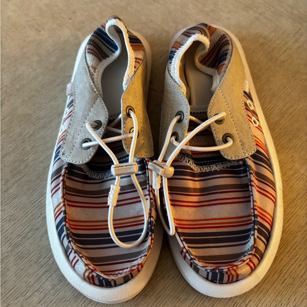 Striped Women’s  SANUK Shoes with Elastic Laces U.S. size 8